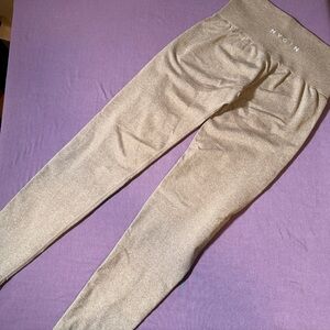 NVGTN Contour Seamless Leggings  in Sandy/Tan - Size Medium